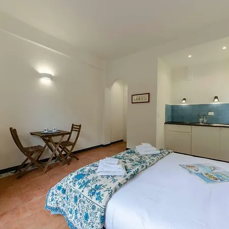 Apartment Joivy Lovely Apt For 2, With Terrace In Vernazza