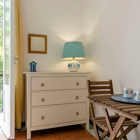 Joivy Lovely Apt For 2, With Terrace In Apartment Vernazza